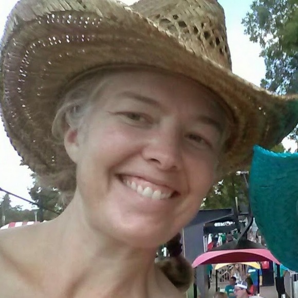 Meet your Posher, Rachel - Picture 1 of 1